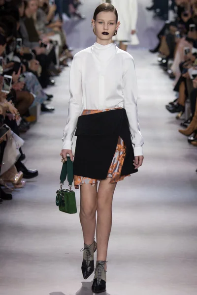Look 34